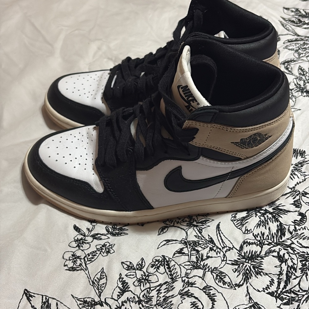 Nike Black and White Athletic Shoes